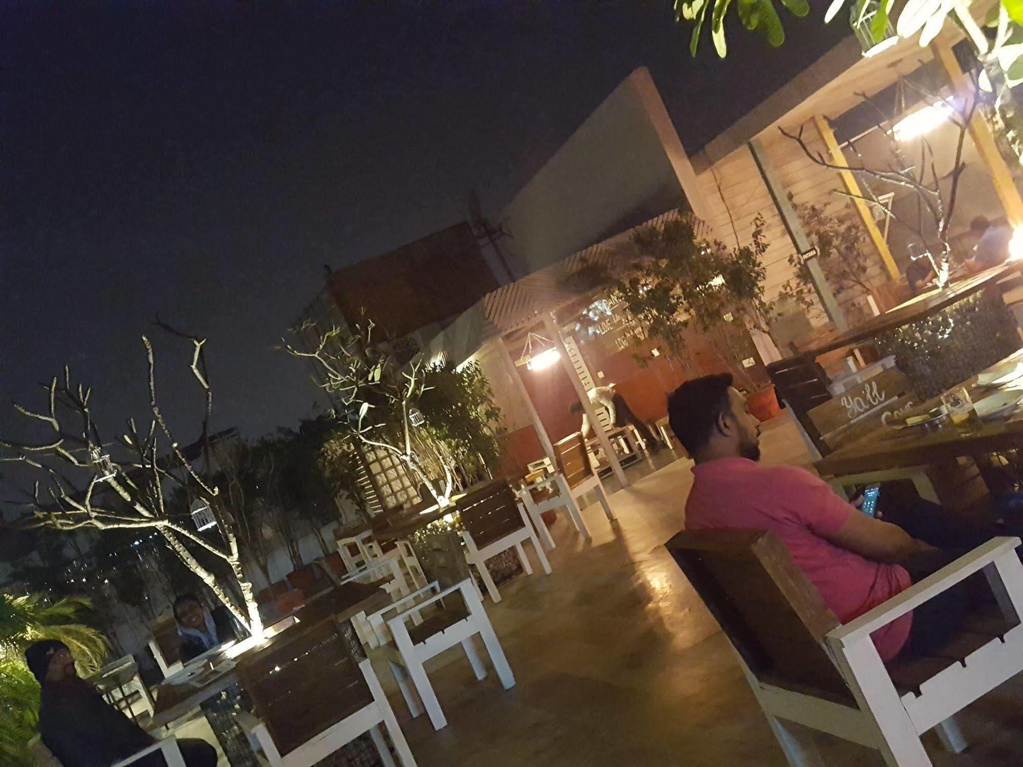 The White Klove Nuova Delhi Esterno foto