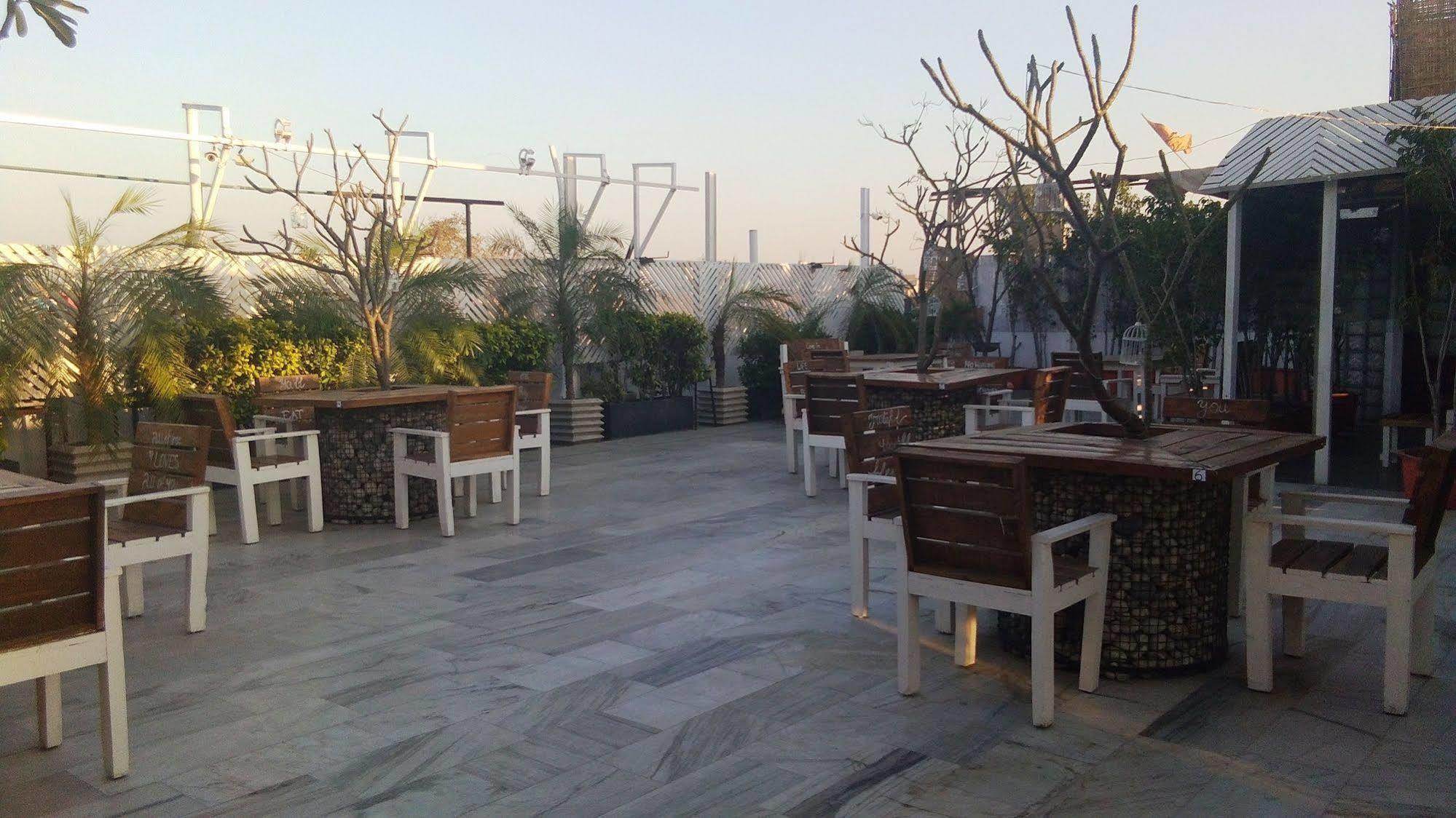 The White Klove Nuova Delhi Esterno foto